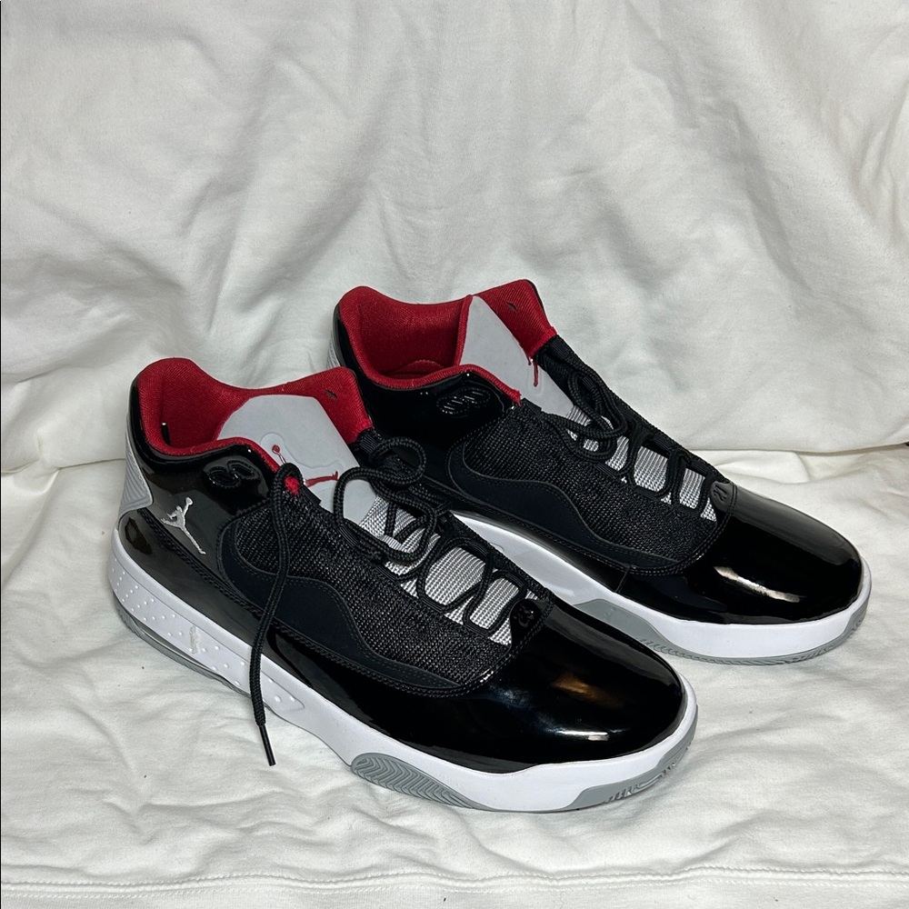 NWOB Jordan Max Aura 2 SIZE 11.5 men’s